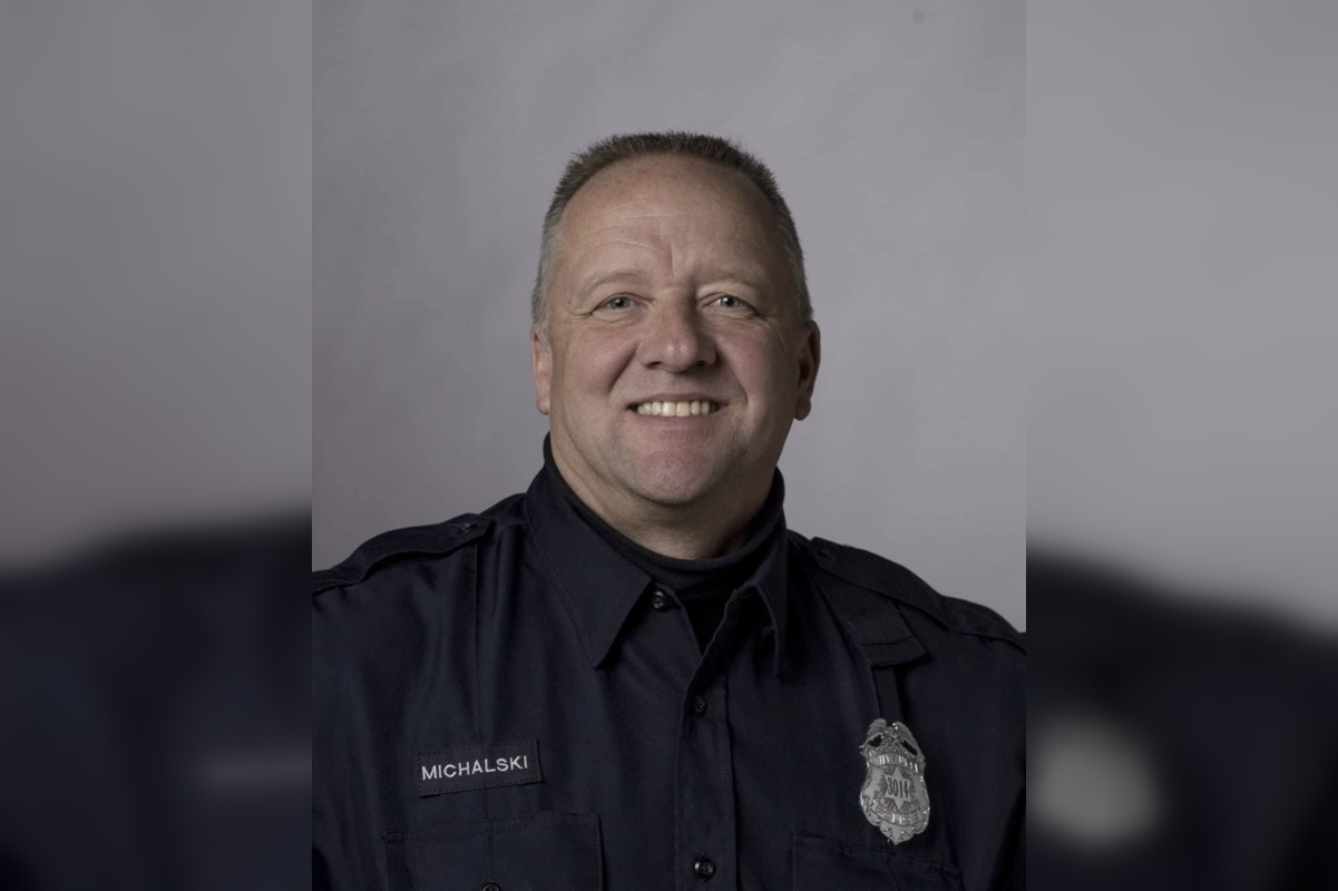 Milwaukee Police Officer Fatally Shot In Line Of Duty Community