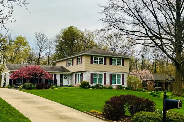 Montgomery Residents Todd and Colleen Valli Clinch Spring 2025 Seasons of Beauty Award for Lush Landscape
