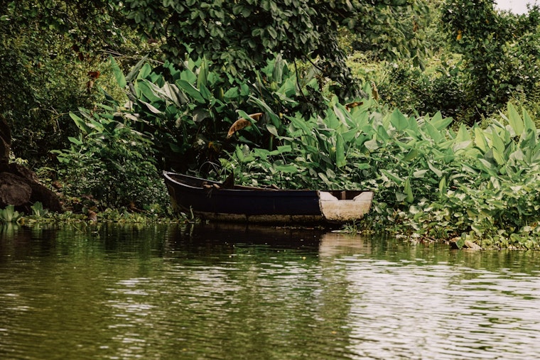 New York City Battles with Hundreds of Abandoned Boats Polluting Local Waterways