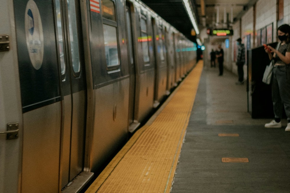 New York City Commuters Report Widespread Issues with OMNY Payment System According to Survey