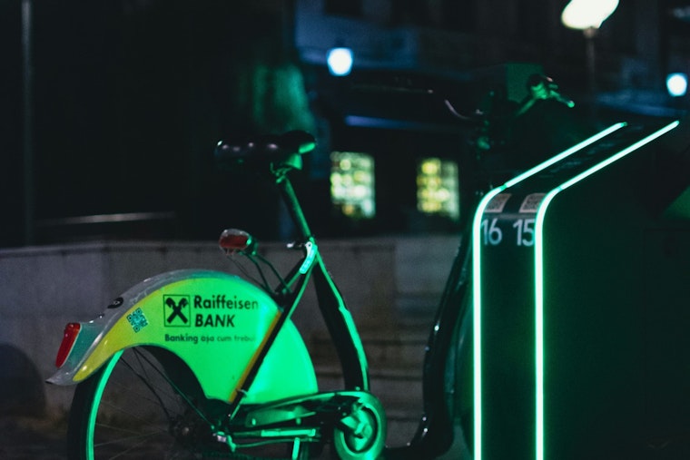 New York City Plans Stricter Enforcement on E-Bike Use, Critics Warn of Impact on Safety and Immigrant Workers