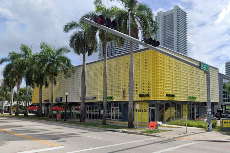 NFL Legend Randy Moss Scores in Miami's Food Scene with Opening of Crisppi's Fried Chicken Restaurant