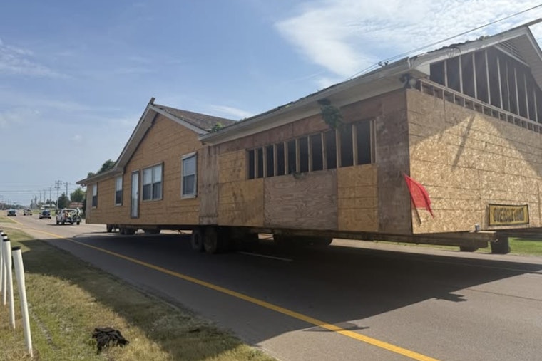 Oversized House Move Slows Traffic in Murfreesboro, Police Urge Caution