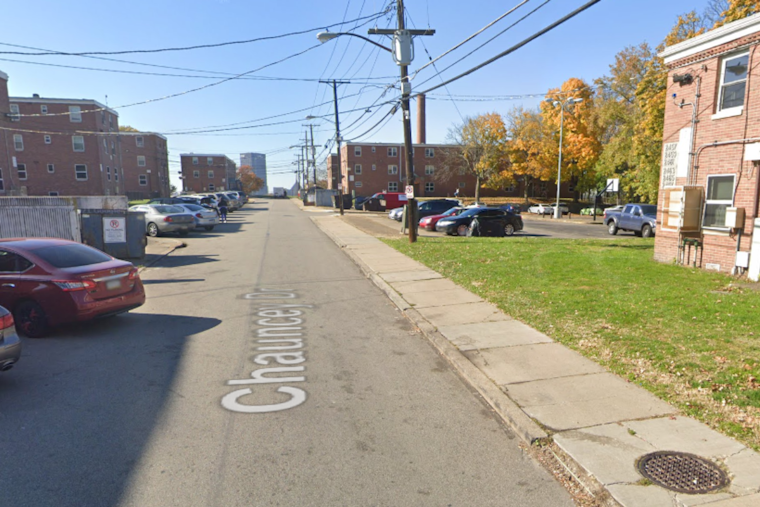 Pittsburgh Man Shot in Chest Self-Drives to Police Station, Suspect Sought