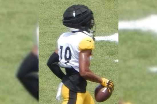 Pittsburgh Steelers' Calvin Austin III Hosts Inaugural STEAM Camp for Memphis Youth