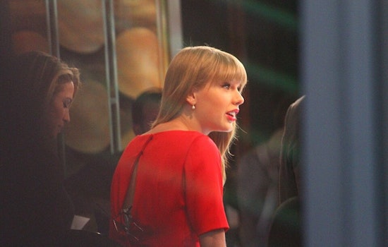 Pop Icon Taylor Swift's Discreet Visit Sparks Fan Excitement in Chagrin Falls, Ohio