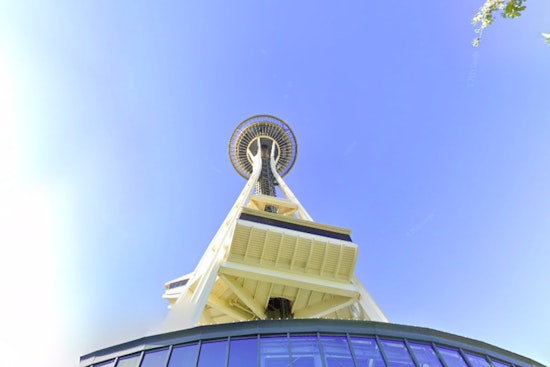 Seattle Welcomes Sunny Skies and Warm Temperatures as Evening Brings Clouds and Light Winds