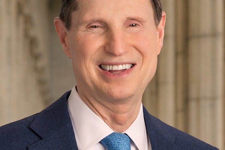 Senator Wyden Introduces VISIBLE Act to Mandate Clear ID for Immigration Agents