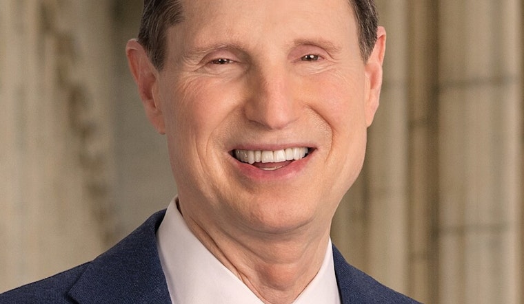 Senator Wyden Introduces VISIBLE Act to Mandate Clear ID for Immigration Agents