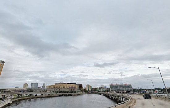 Tampa Residents Brace for Mix of Sunshine and Thunderstorms, Heat Index to Soar Up to 106 Degrees