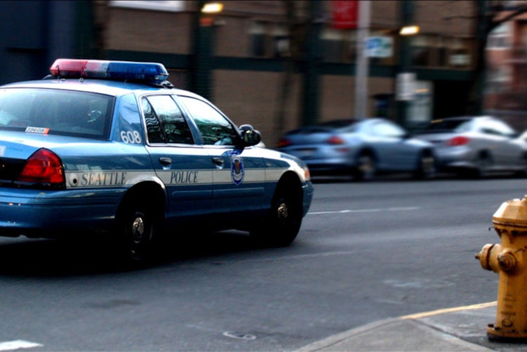 Teenage Girl Survives Stabbing Amid Burglary in West Seattle; Police Seek Suspects