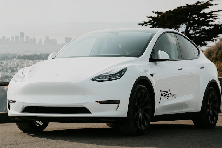 Tesla's Bay Area 'Robotaxi' Rollout Has Human Drivers & Is Only For Tesla Employees