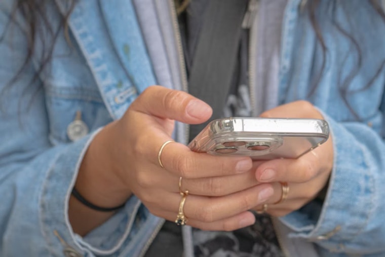 Texas Implements Statewide Ban on Cell Phones and Smartwatches in Schools to Curb Distractions