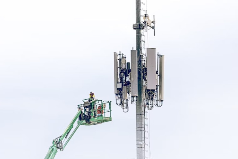 Unscheduled Data Cable Disruption Causes Internet Outage and Traffic Delays in Euless