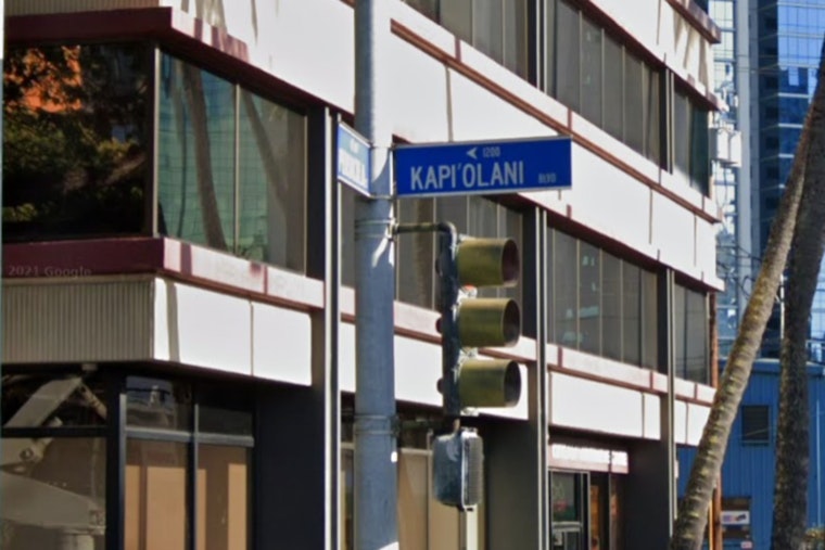 25-Year-Old Moped Rider Hospitalized After Collision With HPD Vehicle in Honolulu