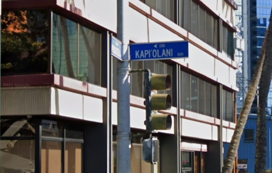 25-Year-Old Moped Rider Hospitalized After Collision With HPD Vehicle in Honolulu