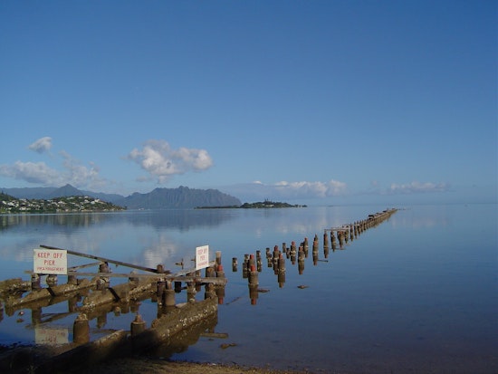 Honolulu Fire Department Rescues Two Boaters From Sinking Vessel in Kaneohe Bay