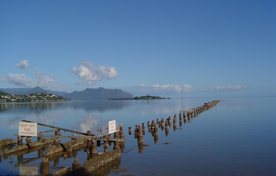 Honolulu Fire Department Rescues Two Boaters From Sinking Vessel in Kaneohe Bay