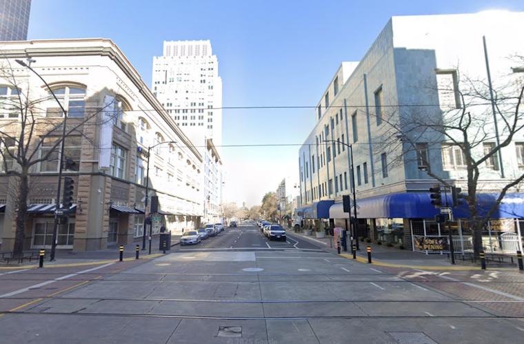 SWAT Responds to Barricade on 9th Street in Sacramento