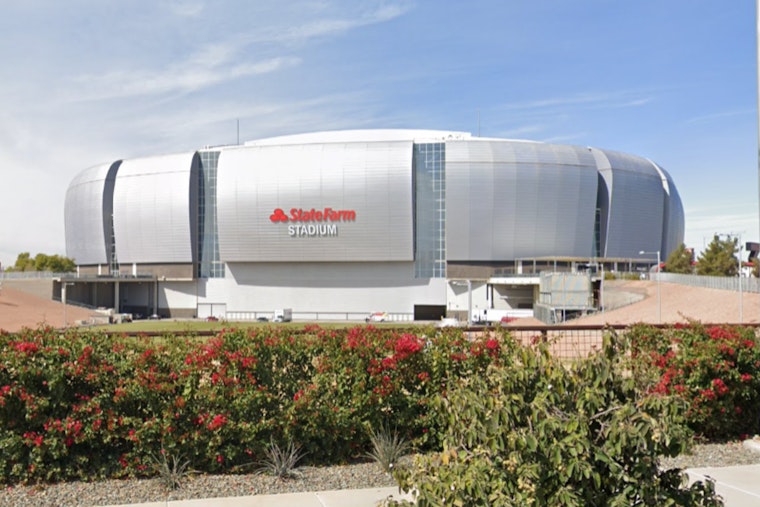 Arizona Cardinals' Home Stadium Scores Big with Local Gourmet Eateries and Express Ordering