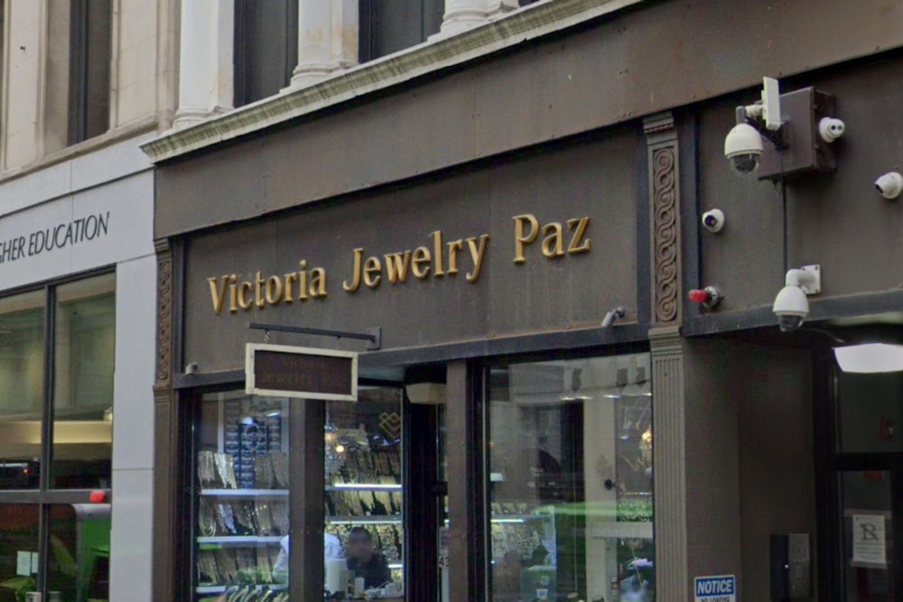Boston Jewelry Store Swindled of $160K in Goods with Counterfeit Cash, One Suspect Apprehended