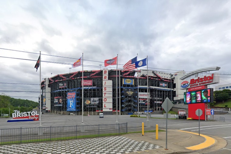 Braves Outpace Reds 4-2 at Rain-Delayed MLB Speedway Classic in Bristol