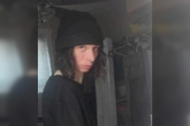 Chicago Police Seek Public's Aid in Locating Missing 21-Year-Old Jaden Kinnett