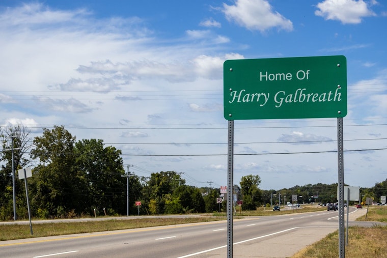 Clarksville Honors NFL Veteran and Hometown Hero Harry Galbreath with Commemorative Sign