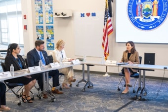 Gov. Hochul Champions Distraction-Free Classrooms with Smartphone Restrictions in New York Schools