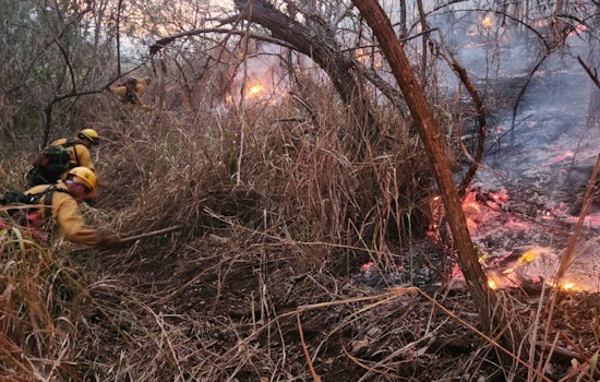 Honolulu Firefighters and Hawai‘i National Guard Battle 600-Acre Wildfire in West O‘ahu