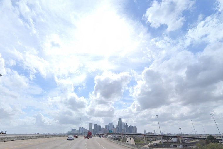 Houston on Alert for Weekend Rain and Thunderstorms, Residents Urged to Prepare for Possible Flooding