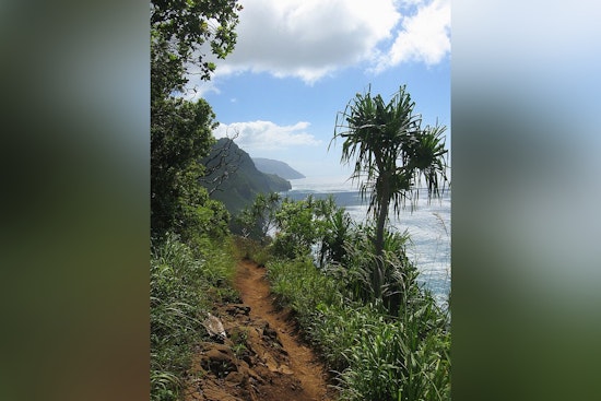 Injured Illinois Hiker Rescued from Kaua‘i's Kalalau Trail by Kaua‘i Fire Department