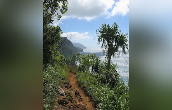Injured Illinois Hiker Rescued from Kaua‘i's Kalalau Trail by Kaua‘i Fire Department