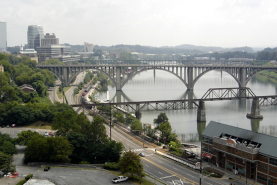 Knoxville Wakes to Dense Fog and High Humidity, Sunshine Expected Post-Afternoon Showers