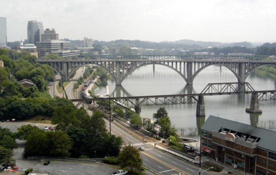Knoxville Wakes to Dense Fog and High Humidity, Sunshine Expected Post-Afternoon Showers