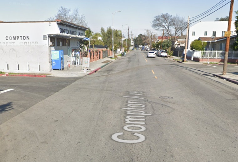 LAFD Extinguishes Commercial Blaze in LA's Central-Alameda Neighborhood with Swift and Tactical Response