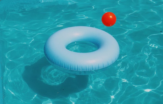 League City Kids Swim For Free During Labor Day Weekend Thanks to Anonymous Donor's Generosity