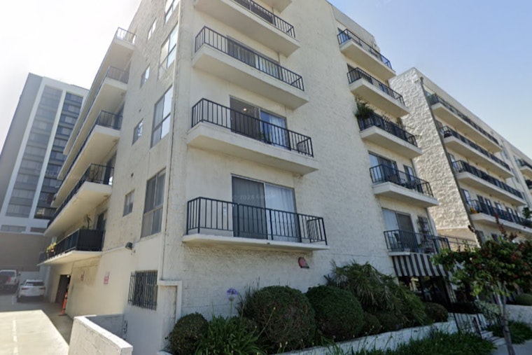 Los Angeles Firefighters Quickly Subdue Pico-Robertson Apartment Fire; Elderly Woman Hospitalized