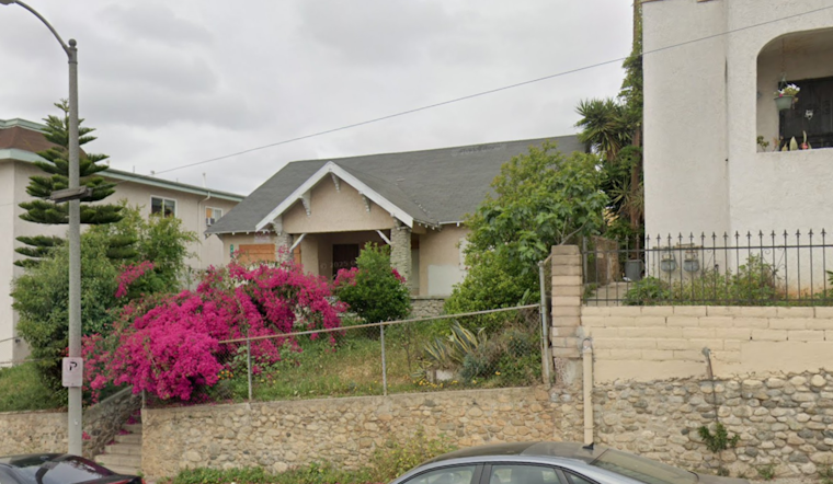 Los Angeles Firefighters Swiftly Extinguish Abandoned Boyle Heights Home Blaze, No Injuries Reported