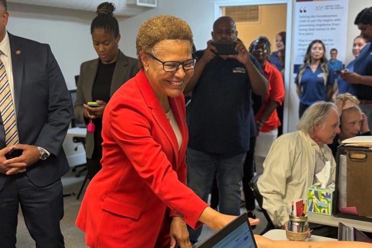 Los Angeles Sees Homelessness Decline as Mayor Karen Bass' Eviction Prevention Program Reaches Over 1,000 Residents