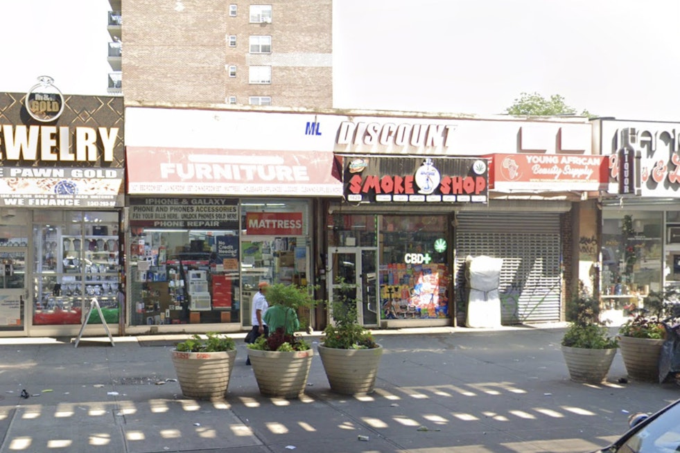 Man Fatally Shot Outside Bronx Smoke Shop as NYPD Searches for Masked Gunman
