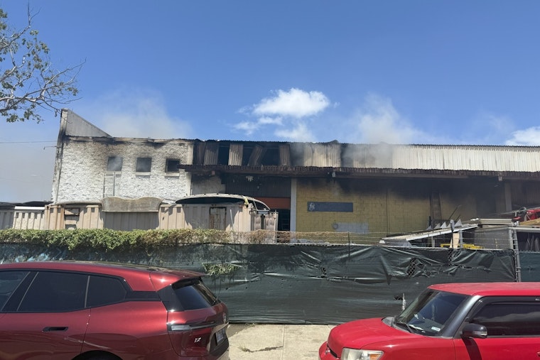 Mapunapuna Warehouse Fire Takes Seven Hours to Extinguish
