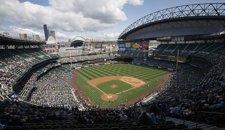 Mariners Narrow Gap in AL West with 8-6 Triumph Over White Sox, Rodríguez and Naylor Power Seattle's Charge