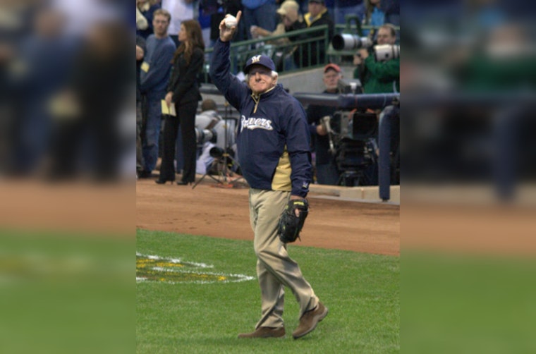 Milwaukee Pays Tribute to Legendary Voice of the Brewers Bob Uecker at American Family Field