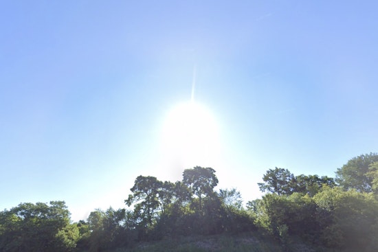Milwaukee to Enjoy Sunny Skies and Mild Temperatures as NWS Warns of Possible Fog and Light Showers Ahead