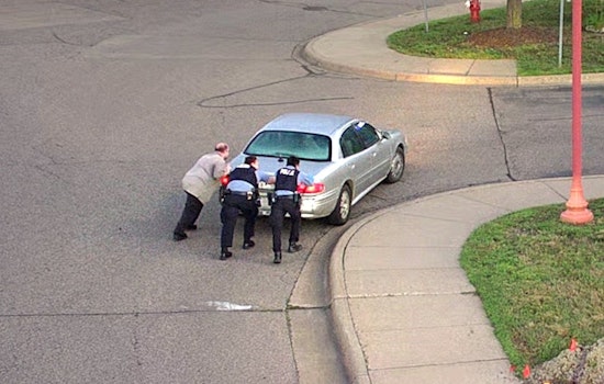 Minneapolis Police Officers Praised for Pushing Stalled Car, Enhancing Community Relations