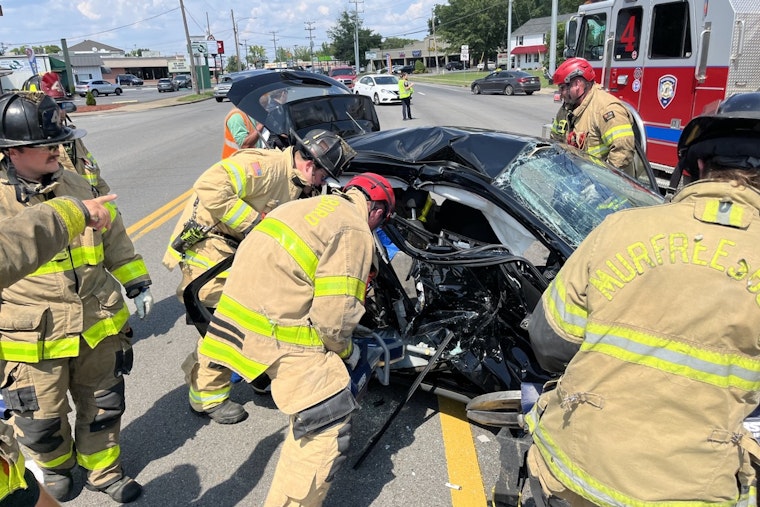Murfreesboro First Responders Swiftly Rescue Victims from Two-Car Collision on Memorial Blvd.