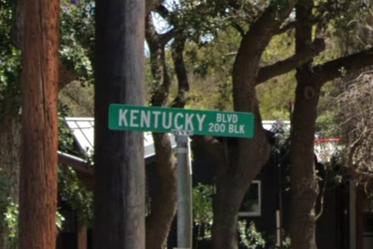 New Braunfels' Kentucky Boulevard to Undergo Lane Reduction and Striping on August 27-28 with No Parking Allowed During Project