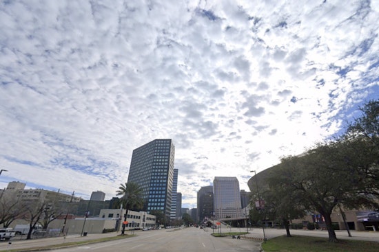 New Orleans Braces for Intermittent Showers Amidst Sunshine as Humidity Soars