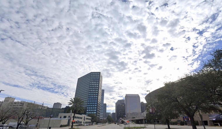 New Orleans Braces for Intermittent Showers Amidst Sunshine as Humidity Soars